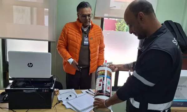 Personal de Conalep Hidalgo y especialistas de la Subsecretaría de Protección Civil y Gestión de Riesgos durante la Capacitación para la Integración de Brigadas de Protección Civil. Foto: SEPH