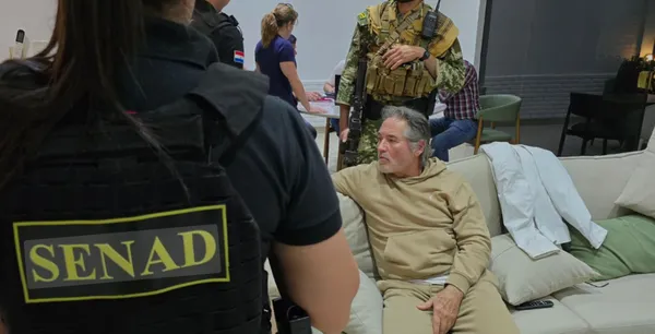 Durante su arresto en Paraguay, Hernán Bermúdez Requena vestía ropa deportiva.