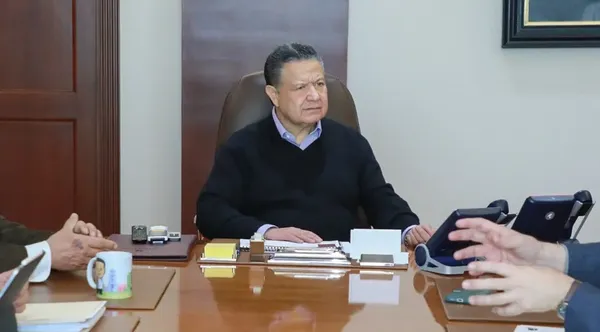 El gobernador Julio Menchaca sostuvo este 30 de octubre que su gobierno insistirá en la deportación del excontralor César Román M. V.