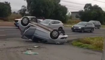 Accidente en el retorno de Zapotlán provoca volcadura rumbo a Pachuca