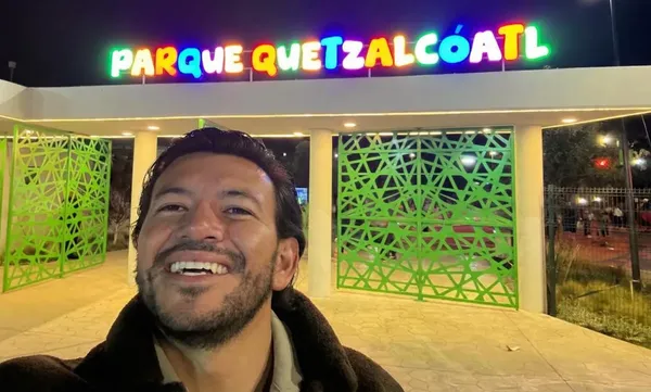 El titular de la Unidad de Planeación y Prospectiva, Miguel Ángel Tello Vargas, estuvo presente la noche de este miércoles 14 de enero en la inauguración del Parque Quetzalcóatl, en Tula.