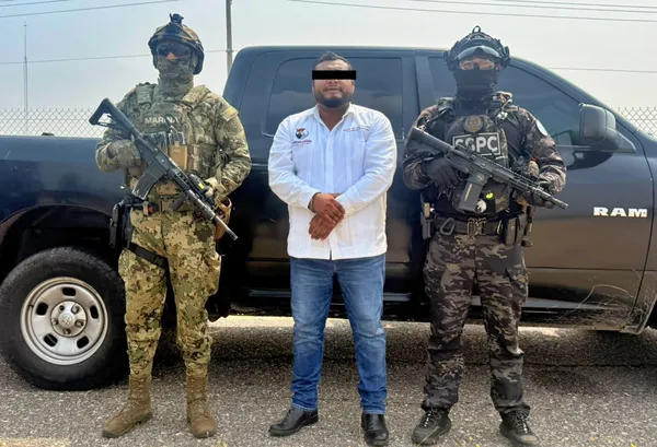 Miguel "N", presidente municipal de Juchitán de Zaragoza, detenido por elementos de la Marina y la SSPC