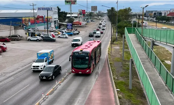 La Semot y el Sitmah anunciaron el inicio oficial de multas por invadir el carril exclusivo del Tuzobús. Foto: Reporte Ágora