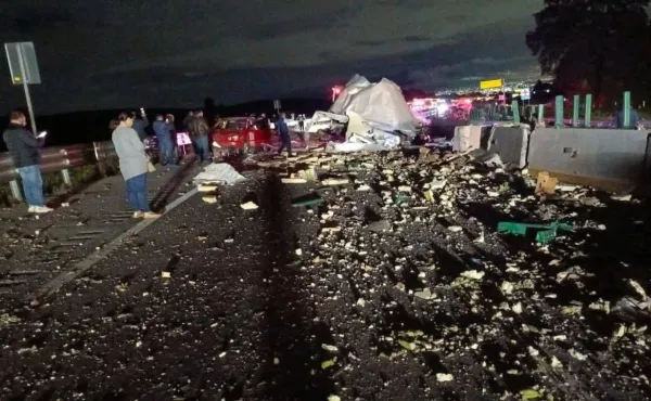Accidente en la México-Puebla este 6 de octubre: tráiler volcado y choque provocan cierre parcial de carriles. Revisa afectaciones.