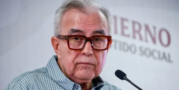 Rubén Rocha Moya, gobernador de Sinaloa, durante mensaje sobre su nueva licencia