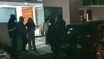 Asaltantes logran llevarse cerca de 10 millones de pesos en dinero y joyas, de una vivienda en la colonia San Antonio el Desmonte, en Pachuca. Foto: Especial