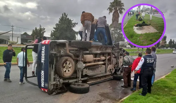 Urvan impacta patrulla en Pachuca; tres policías resultan lesionados tras volcadura en el bulevar Felipe Ángeles.