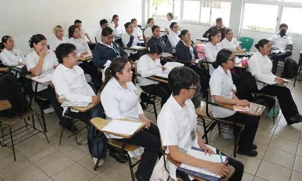 El incremento de mujeres jóvenes en las aulas representó el principal motor de cambio en los indicadores de educación y empleo en México durante la última década, según datos de la OCDE.
