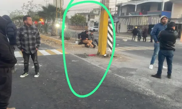 Habitantes de San Salvador mantienen cerrada la carretera federal México-Laredo, en el tramo Ixmiquilpan-Actopan, en protesta por el recorte al techo financiero municipal; el alcalde permanece retenido en el lugar. Foto: Tomada de Facebook San Salvador Hidalgo