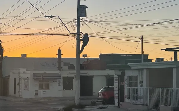 Vista de parque industrial afectado por restricciones eléctricas en Nuevo León ante saturación del sistema nacional.