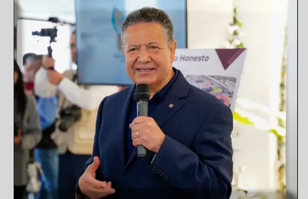 Julio Menchaca, gobernador de Hidalgo.