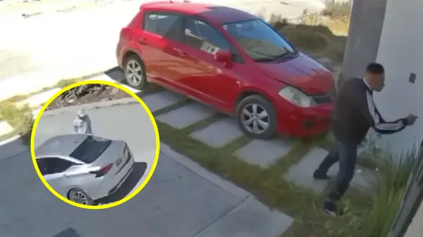 Cámaras de seguridad captaron el rostro del presunto delincuente y el vehículo Versa gris en el que se desplaza tras los robos en la Privada Saucillo, en Mineral de la Reforma: