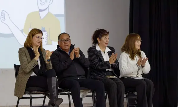 Autoridades educativas, docentes y madres y padres de familia participaron en el Encuentro Estatal “Diálogos hacia una Escuela Digital Responsable”, impulsado por el IHE para promover el uso adecuado de la tecnología en Educación Básica.