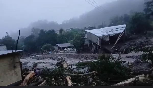 Las fuertes lluvias causadas por el debilitado huracán Priscilla causaron severos daños en Hidalgo.