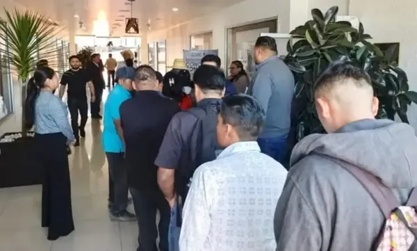 Pobladores de distintas comunidades de El Cardonal arribaron al Congreso del Estado de Hidalgo para solicitar una mesa de diálogo con diputados locales, ante las diversas disputas registradas con el Cabildo.
