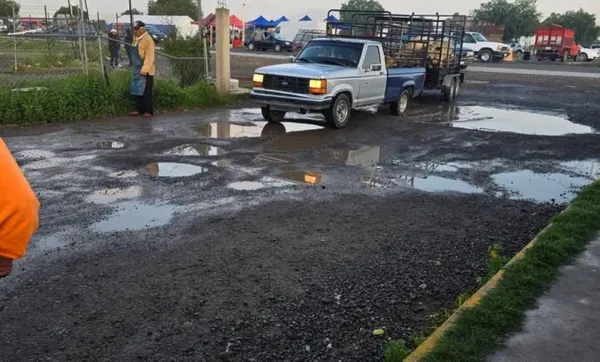 Comerciantes de la Central de Abastos de Actopan durante la toma de las instalaciones