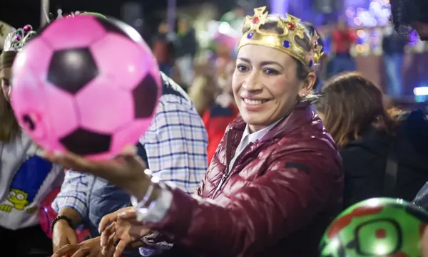 Tania Valdez Cuéllar, alcaldesa de Tepeji del Río, regaló juguetes a niños del municipio el pasado Día de Reyes. Es investigada por el Congreso de Hidalgo por presunto nepotismo.