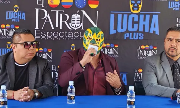 El luchador Hijo de Fishman durante la conferencia de prensa en la Ciudad de México donde ofreció su versión tras el trágico fallecimiento del réferi pachuqueño Gerardo Germán Pineda, "El Búho". Foto: Tomada de Más Lucha