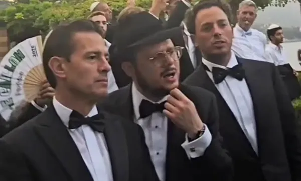 El expresidente mexicano Enrique Peña Nieto portando una kipá durante una ceremonia judía en Portofino, Italia, donde fue captado junto al empresario israelí Avishai Neriah.