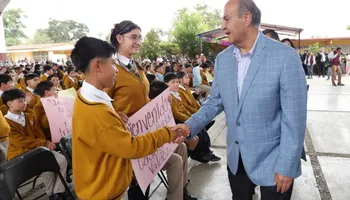 Hidalgo consolida un modelo educativo integral enfocado en infraestructura, tecnología y apoyo a estudiantes.