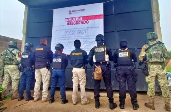 Operativo de la SSPH en casa utilizada para trasiego de hidrocarburo en Tlaxcoapan