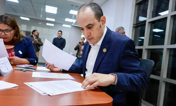 El legislador de Morena, Juan Pablo Escalante, señaló que como presidente de la Comisión de Comunicaciones y Transporte del Congreso de Hidalgo, analiza plantear una iniciativa que legalice el servicio de taxis por aplicación en la entidad. Foto: Facebook/juanpabloescalanteurban