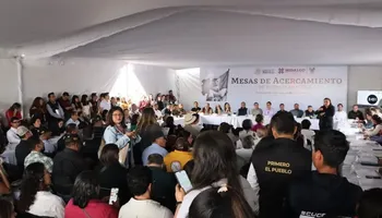 Habitantes de la zona sur de Pachuca expusieron sus demandas ante el secretario de Gobierno, Guillermo Olivares Reyna, y los alcaldes de Mineral de la Reforma, Eduardo Medécigo; y Francisco Sinuhé, de Zempoala, durante la Mesa de Acercamiento de Bienestar y Paz. Fotos: Secretaría de Gobierno
