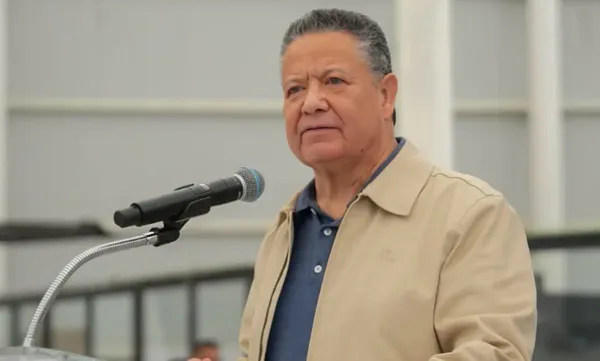 El gobernador Julio Menchaca Salazar ratificó que el banderazo de taxi en Pachuca y Mineral de la Reforma permanecerá en 45 pesos tras el reciente estudio tarifario de la Semot.