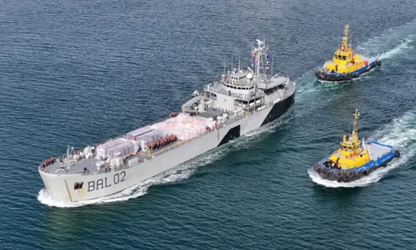 Los buques de la Armada de México zarparon desde el muelle de ASIPONA Veracruz cargados con más de 2 mil metros cúbicos de provisiones y equipo de emergencia médica. Foto: Semar