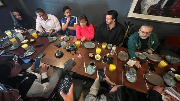 Pantalla de juzgado mostrando el desistimiento de un amparo por firma falsa.