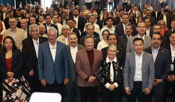 Julio Menchaca Salazar inaugura Momentum Expo Industrial Hidalgo 2026