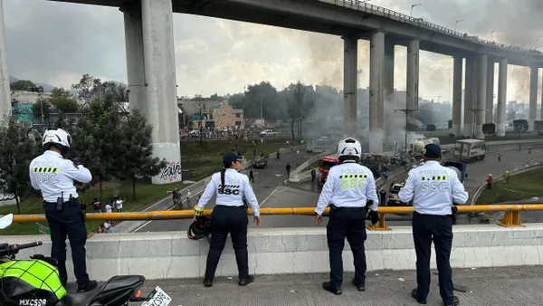 La explosión de una pipa de gas en el Puente de la Concordia deja tres muertos y al menos 70 de heridos en Iztapalapa. Foto: Gobierno de la CDMX