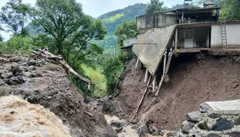 El municipio de San Bartolo Tutotepec reporta varias viviendas destruidas por las lluvias que azotaron la entidad tras el paso del debilitado huracán Priscilla.