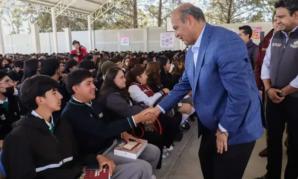 El secretario de Educación Pública de Hidalgo, Natividad Castrejón Valdez, anunció el inicio de actividades de 12 nuevos espacios de educación media superior en la entidad a partir de agosto. Foto: SEPH