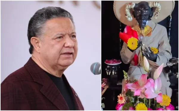 Gobernador de Hidalgo Julio Menchaca junto a imagen del altar conocido como "Angelito Negro 666"