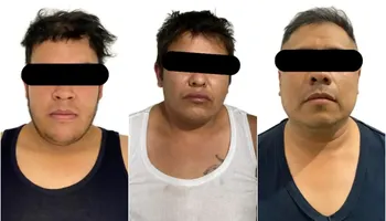 Agentes de la SSPH aseguraron el tractocamión robado, dosis de presunta droga e inhibidores de señal tras cerrar el paso a los sospechosos en Singuilucan. Foto: Especial SSPH