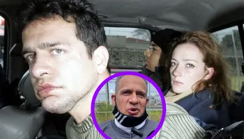 Israel Vallarta y Florence Cassez esposados dentro de una patrulla durante su detención en 2005.