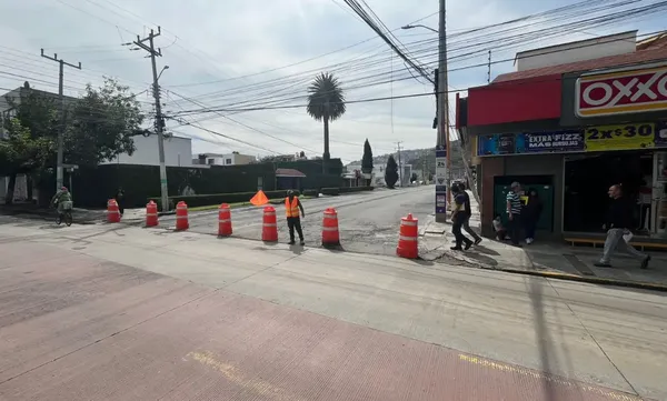 Iniciaron los trabajos de rehabilitación con concreto hidráulico en la calle Jaime Nunó, en la colonia Periodistas de Pachuca, los cuales se extenderán hasta febrero de 2027.