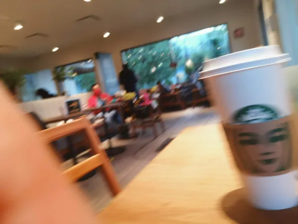 Establecimiento Starbucks sobre el bulevar Everardo Márquez en Pachuca