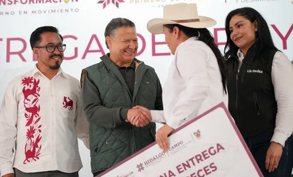 Julio Menchaca, gobernador de Hidalgo, durante un evento oficial donde reiteró que el caso “Estafa Siniestra” continúa abierto y se han recuperado más de 200 millones de pesos.