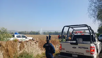 Elementos de la Policía Estatal de Hidalgo mantienen un operativo en la zona de ductos de Tlahuelilpan donde se registra una fuga de combustible este martes 27 de enero. Foto: SSPH
