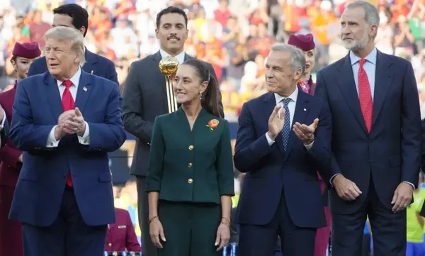 La presidenta Claudia Sheinbaum relató desde Palacio Nacional la experiencia vivida al entregar el reconocimiento al futbolista español Pedri durante la Final del Mundial 2026. Foto: Facebook/Claudia Sheinbaum