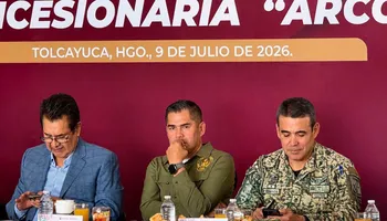 El secretario de Seguridad Pública de Hidalgo, Salvador Cruz Neri (centro); encabezo junto con el secretario de Gobierno de Hidalgo, Guillermo Olivares Reyna (izquierda), la Novena Mesa de Trabajo Interestatal del Arco Norte. Foto: SSPH