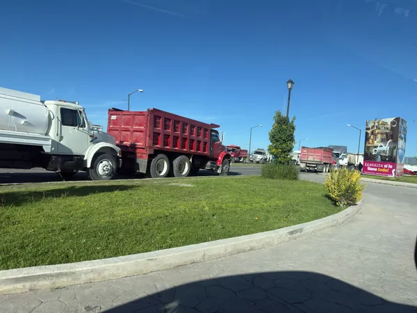 Paro de transportistas sindicalizados en obra de la constructora Sylma