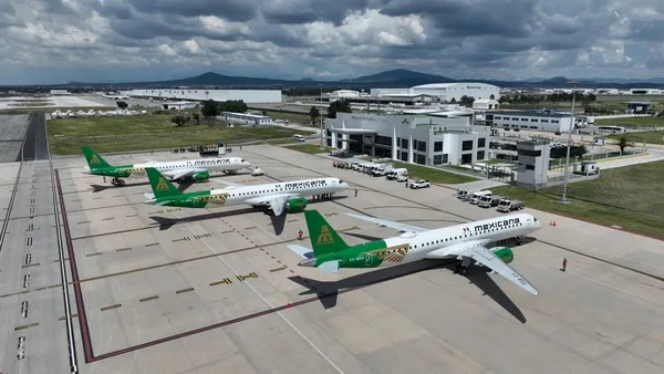 Avión de Mexicana de Aviación en el Aeropuerto Internacional Felipe Ángeles
