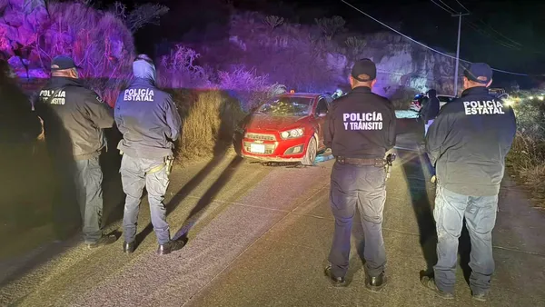 Vehículo resguardado por autoridades en la carretera Michimaloya-Xijay tras asesinato de El Curro.