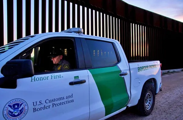Mujer migrante en Texas teme salir por redadas mientras cuida a hija con síndrome de Down