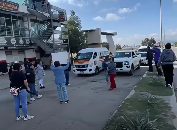 Mineral de la Reforma, bloqueo vial, bulevar Providencia, servicios públicos, hartazgo ciudadano, protesta municipal