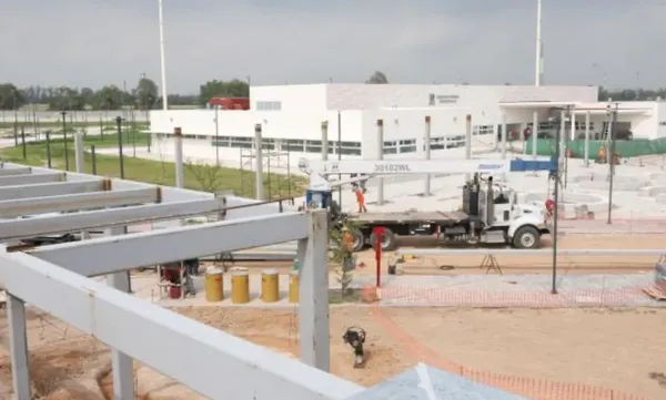 Se prevé que el nuevo Hospital General de Zona del IMSS en Tula de Allende inicie operaciones en octubre de 2026. Foto: Imagen de las obras del nuevo nosocomio, de agosto de 2025