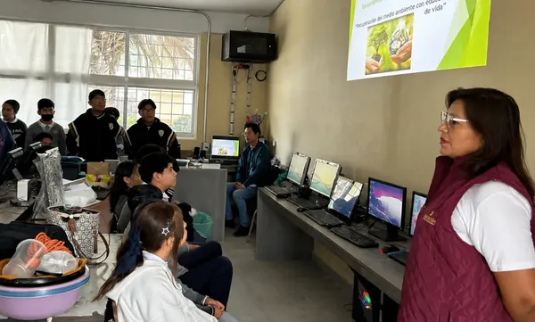 Alumnos de educación básica en Hidalgo elaboran bombas de vida basadas en el método Nendo Dango para reforestar áreas verdes de sus comunidades. Foto: SEPH